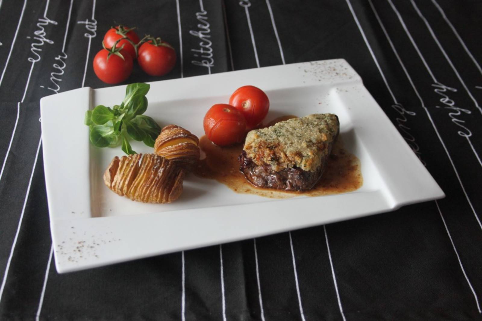 Steak in der Kräuterkruste mit Fächerkartoffeln