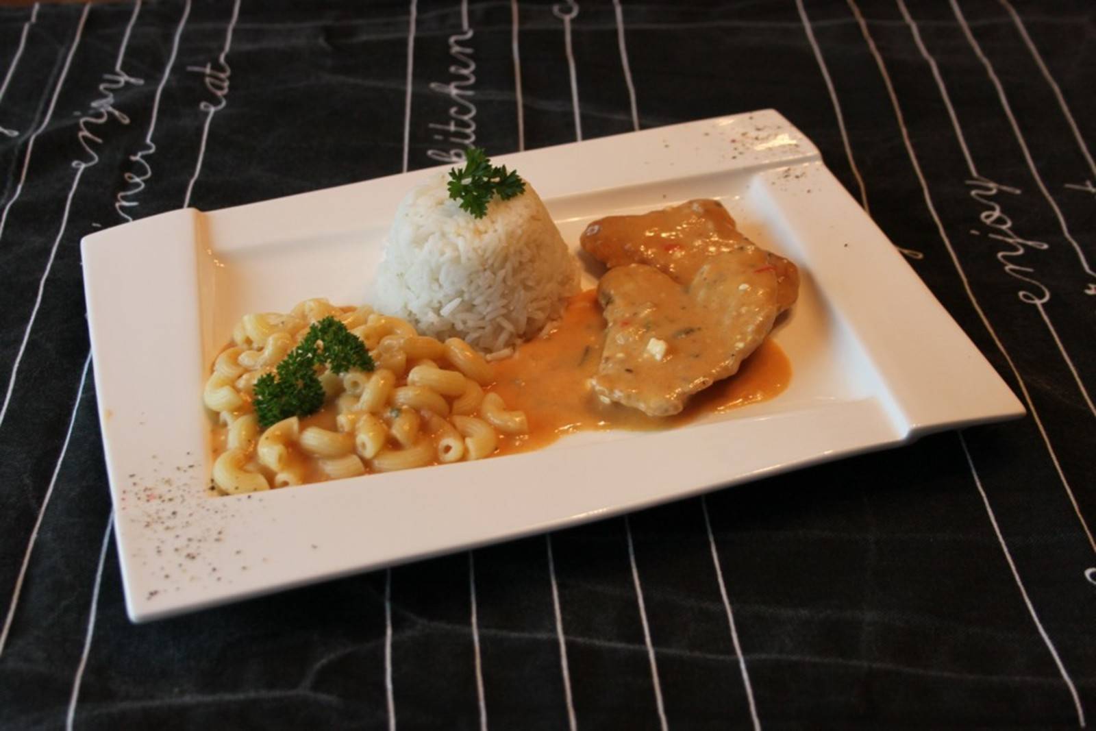 Putenschnitzel in Liptauersoße