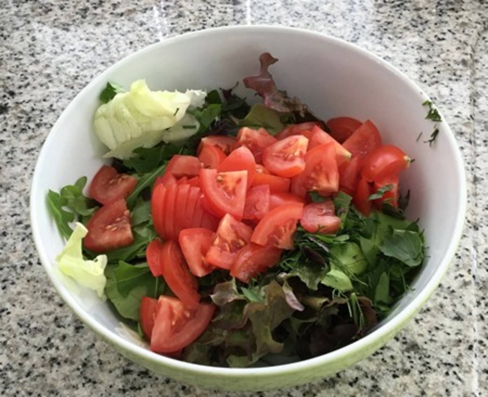 Sommersalat mit Paradeiser