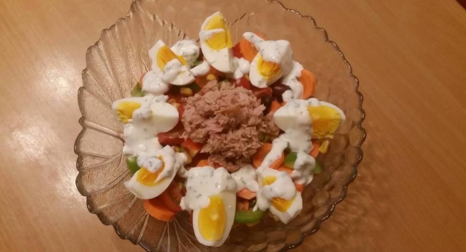 Gemüse-Thunfisch-Salat mit Eiern