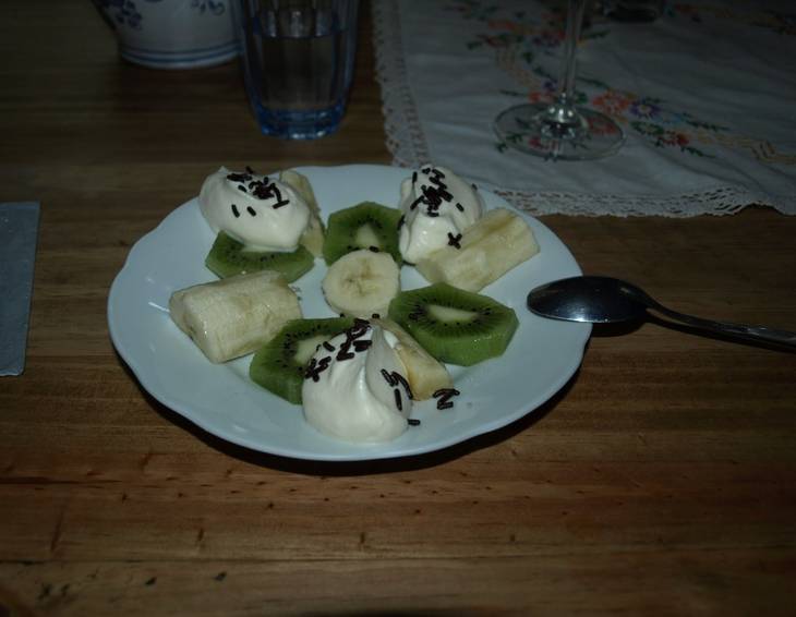 Kiwi-Bananen-Dessert mit Eierlikörcreme