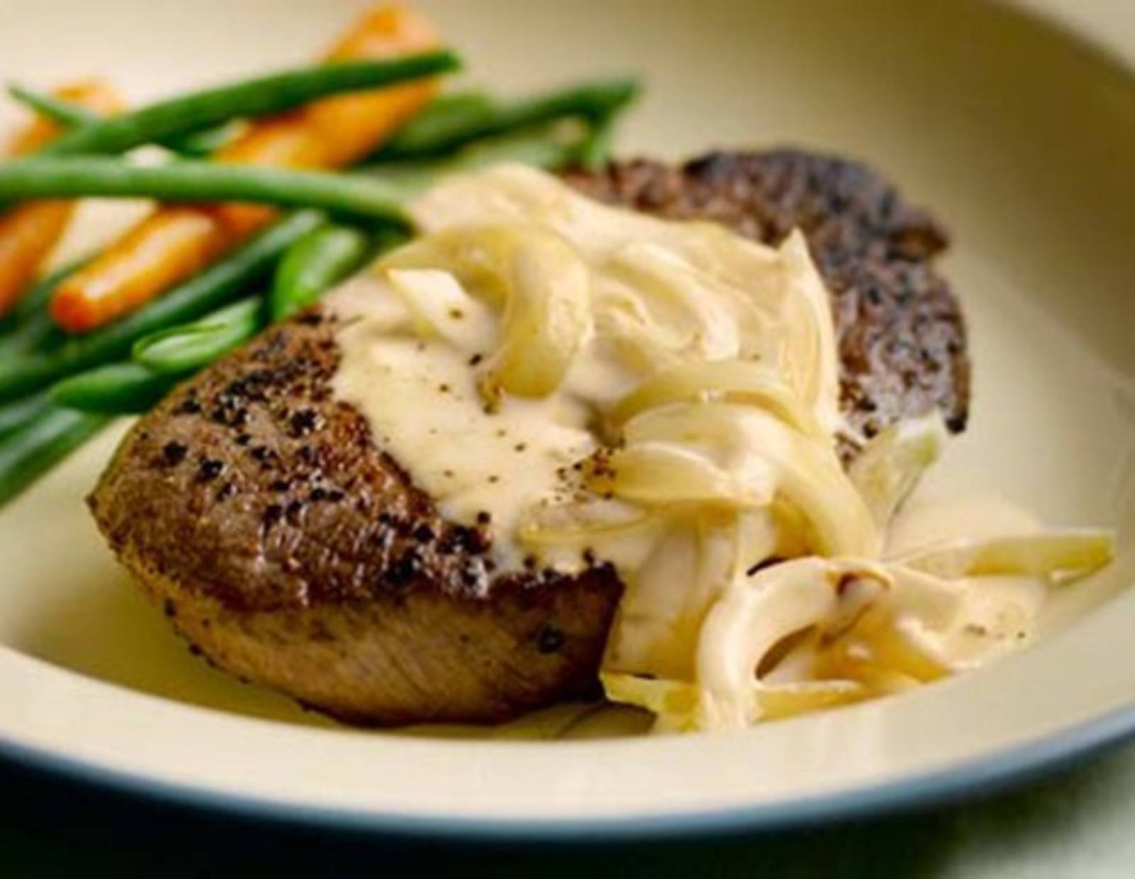 Steak in Zwiebelsauce Rezept - ichkoche.de