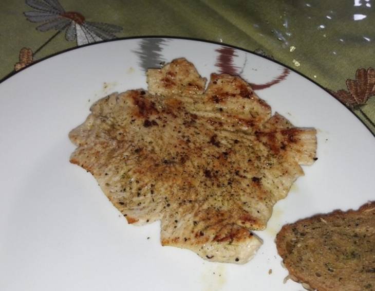 Gegrilltes Putenfleisch in Honigmarinade Gegrilltes Putenfleisch in Honigmarinade