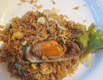 Asiatischer Reis mit Muscheln Asiatischer Reis mit Muscheln