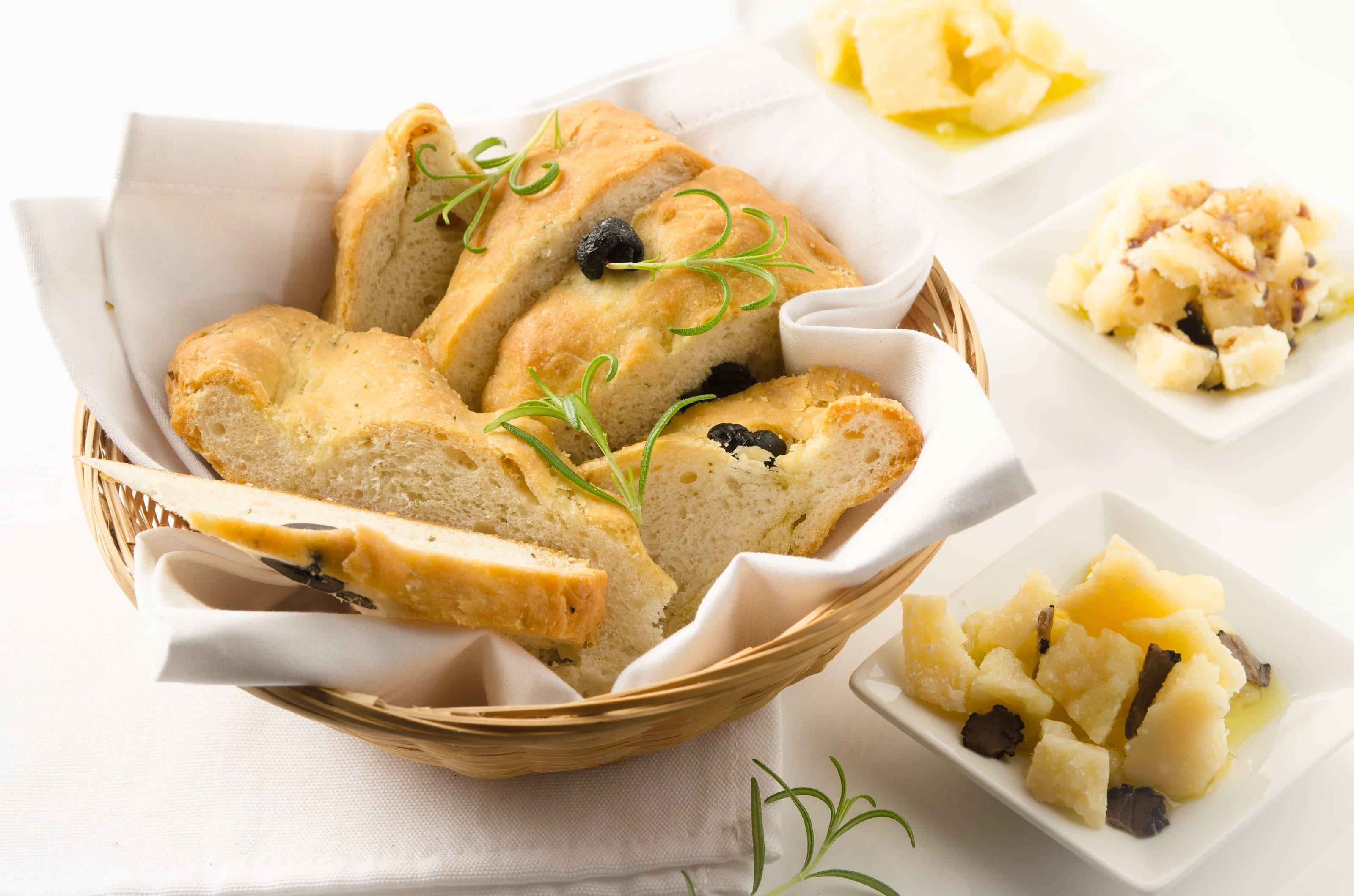 Rosmarin-Focaccia mit Oliven Rezept