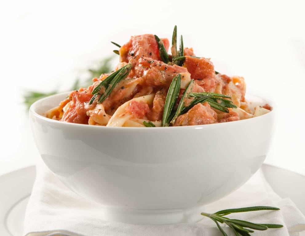 Pasta mit Rosmarin-Paradeisersugo Pasta mit Rosmarin-Paradeisersugo