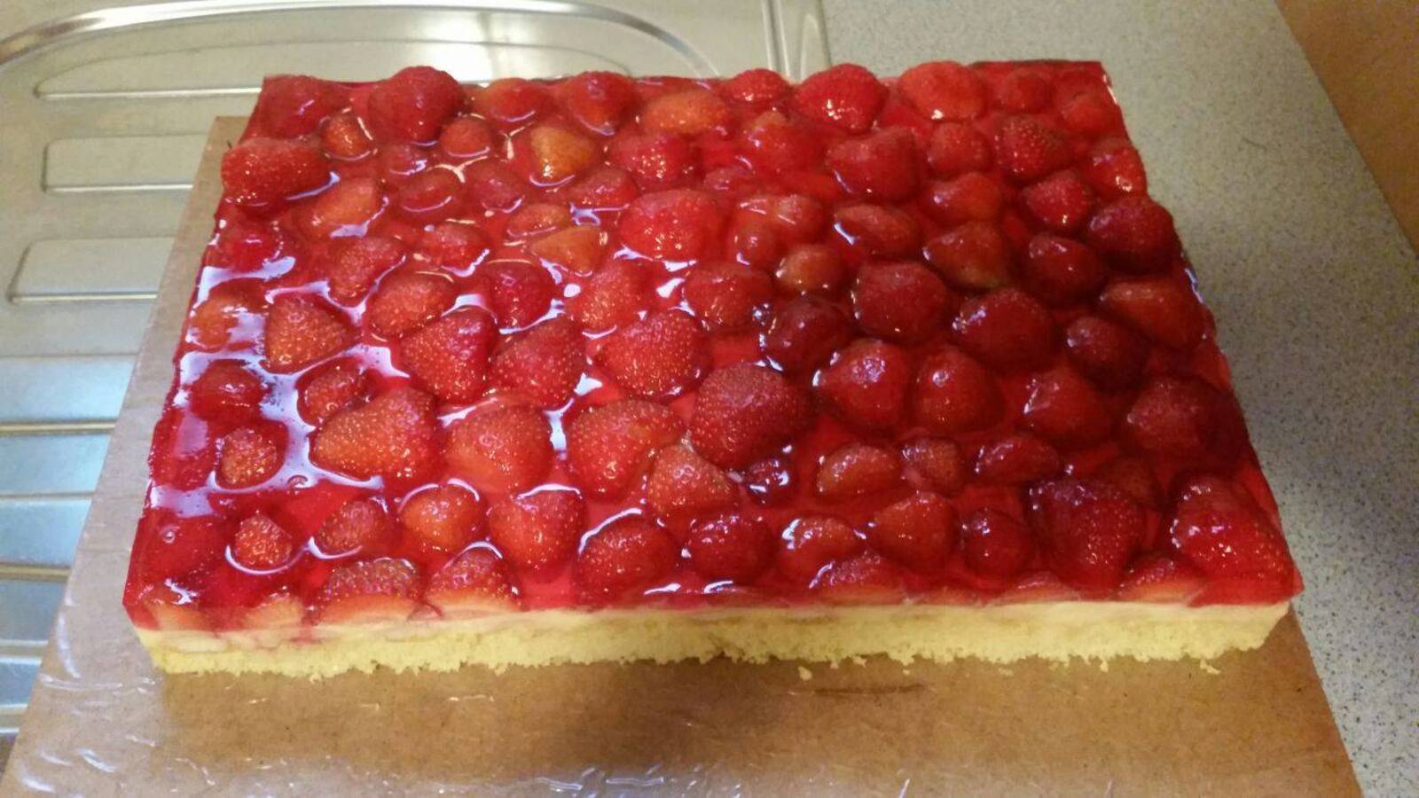 Erdbeerkuchen mit Vanillecreme Rezept - ichkoche.de