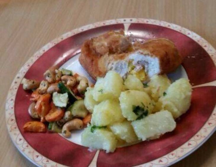 Cordon Bleu mit Ofengemüse und Petersilienkartoffeln Cordon Bleu mit Ofengemüse und Petersilienkartoffeln
