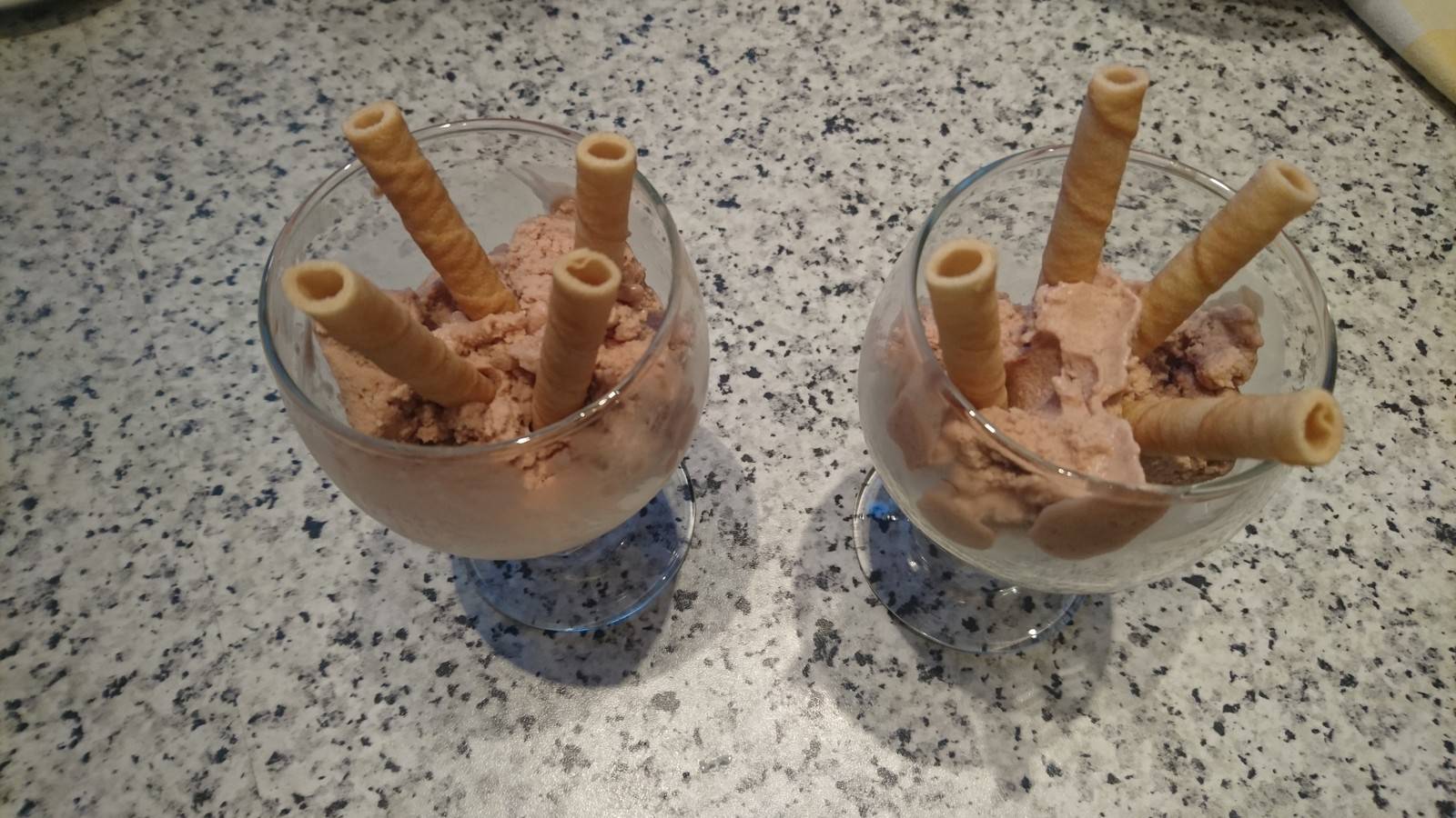 Kirscheis mit Kirschwasser Rezept - ichkoche.de Kirscheis mit Kirschwasser Rezept - ichkoche.de