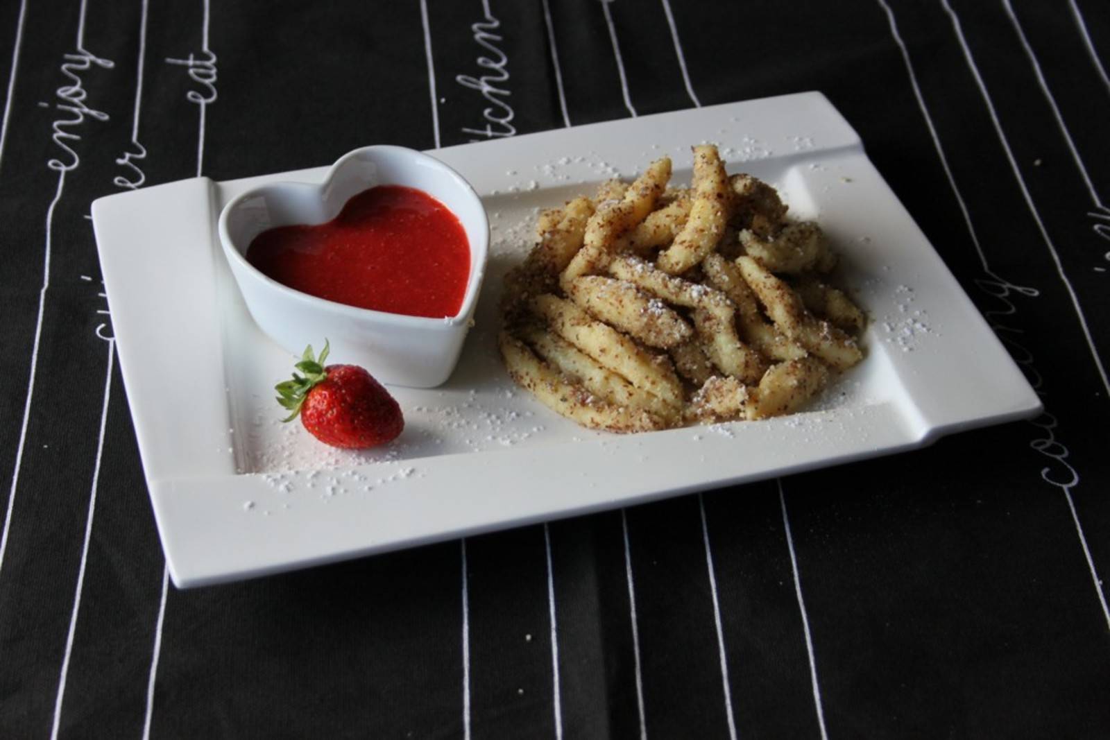 Topfennudeln mit Erdbeersoße Rezept - ichkoche.de Topfennudeln mit Erdbeersoße Rezept - ichkoche.de