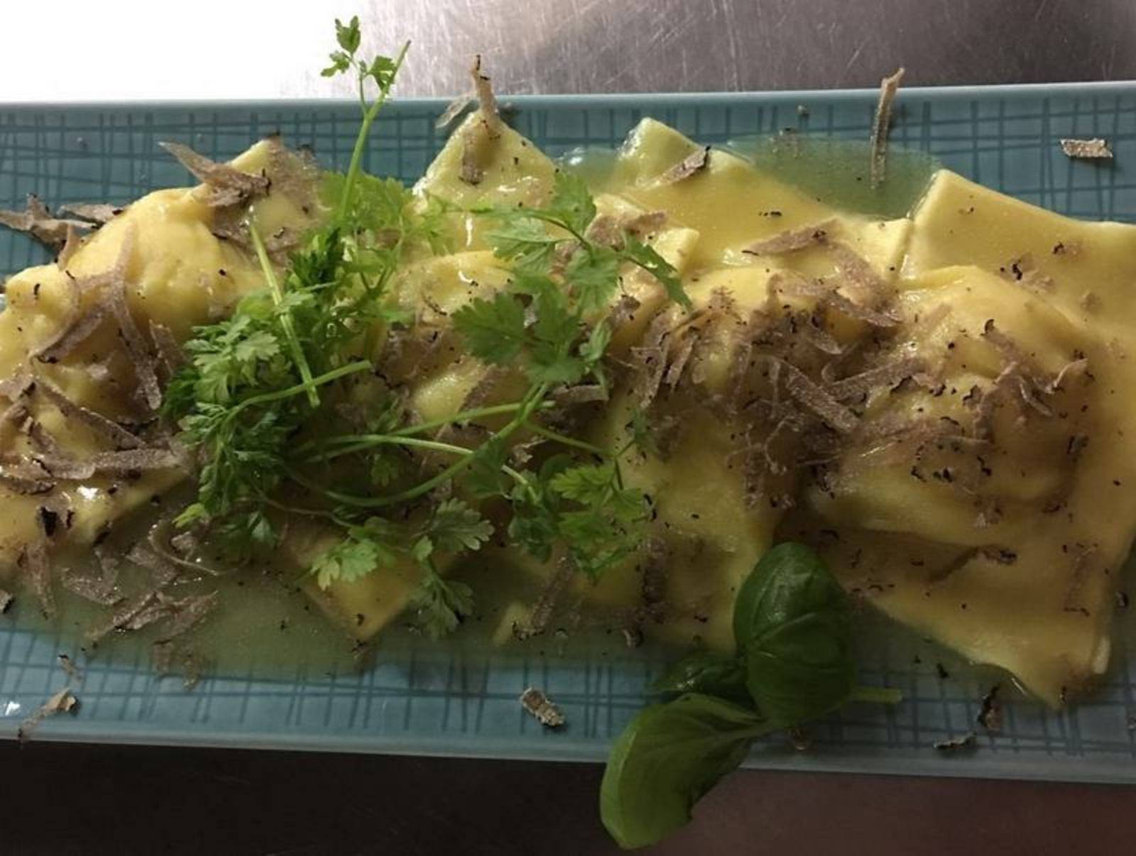 Ravioli mit Topfenkäsefüllung und weissem Trüffel Rezept - ichkoche.ch