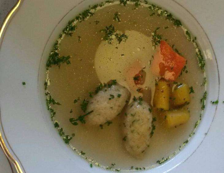 Gemüsesuppe mit Dinkelnockerl