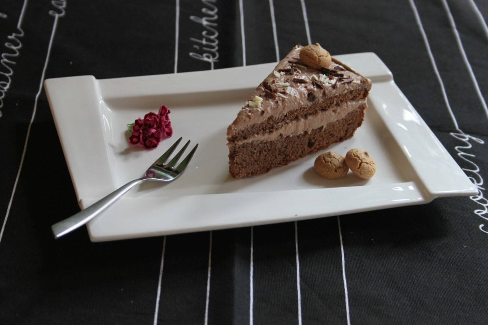 Nigella Lawson sunken chocolate amaretto cake with crumbled amaretti cream  recipe – The Talent Zone