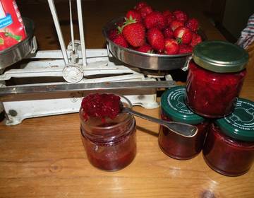 Erdbeermarmelade mit Kardamom und Vanille Erdbeermarmelade mit Kardamom und Vanille