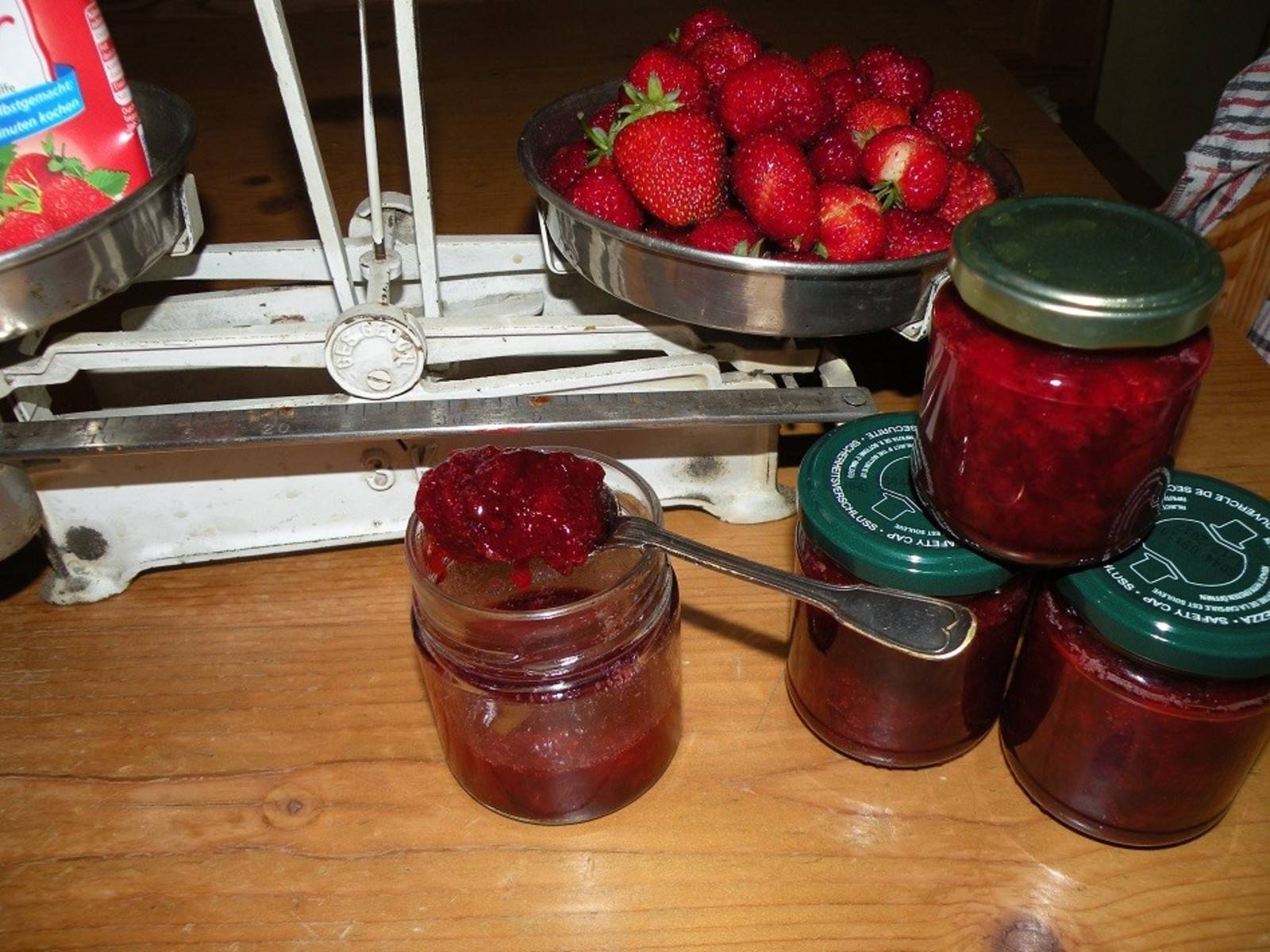 Erdbeermarmelade mit Kardamom und Vanille Rezept - ichkoche.ch Erdbeermarmelade mit Kardamom und Vanille Rezept - ichkoche.ch