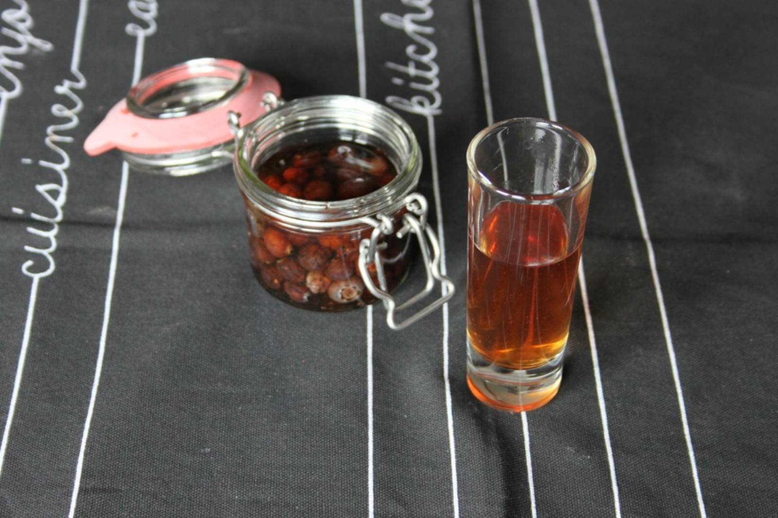 Heidelbeerlikör Rezept - ichkoche.at Heidelbeerlikör Rezept - ichkoche.at