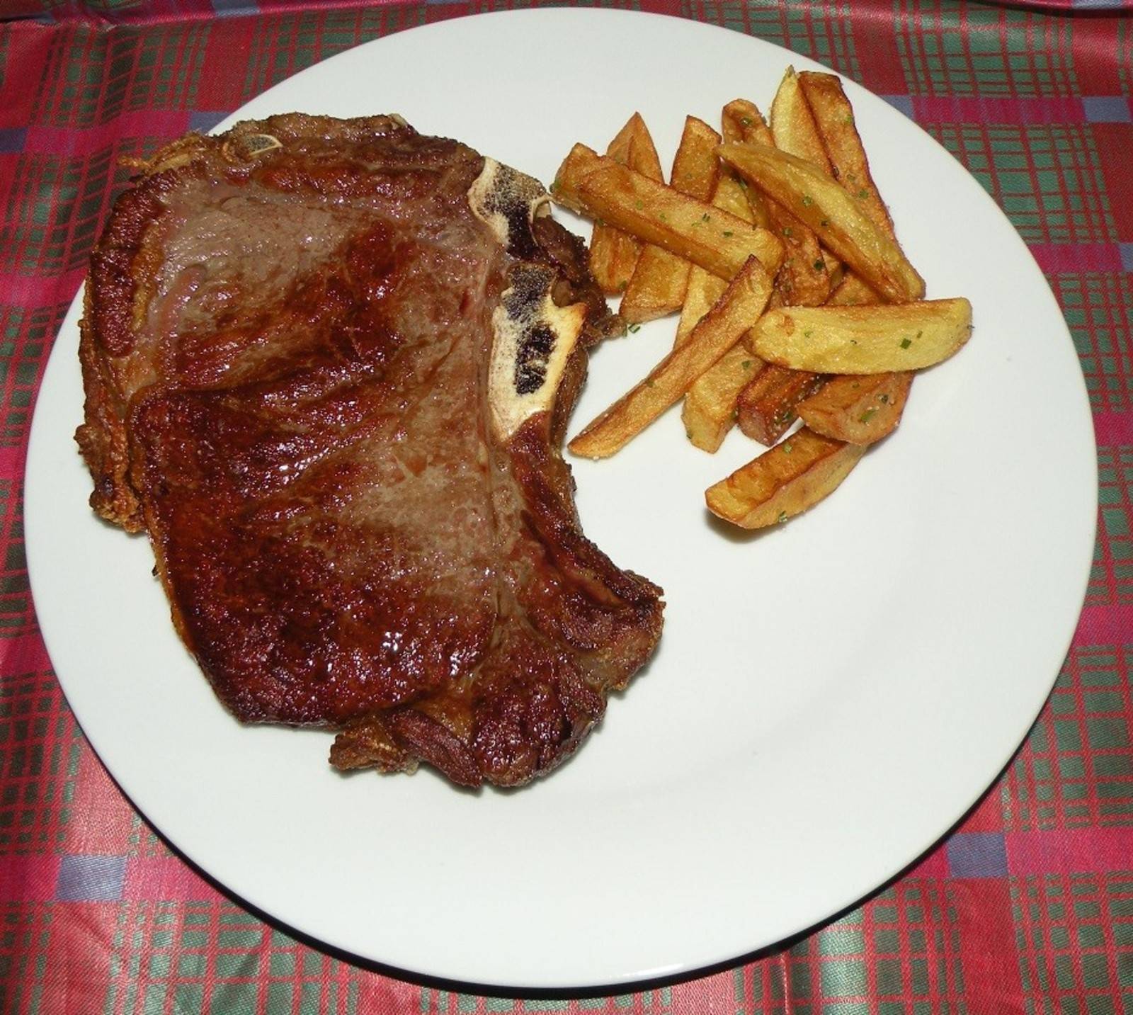 Rib-eye-Steak mit Rosmarinpommes