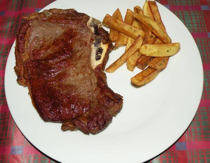Rib-eye-Steak mit Rosmarinpommes