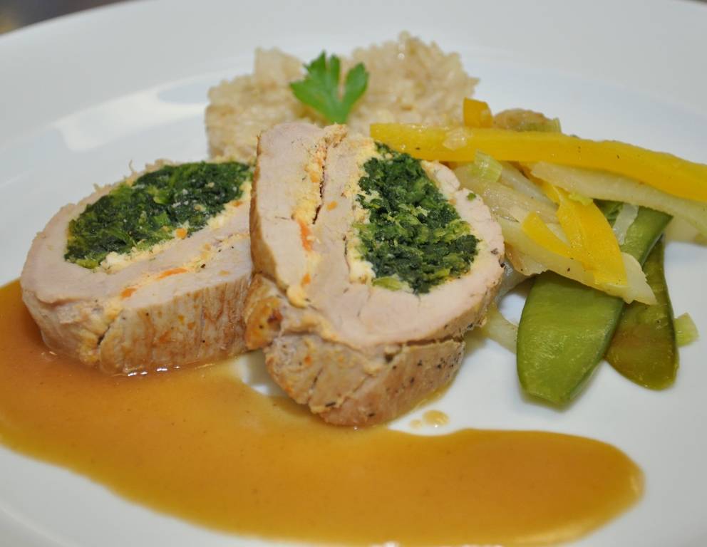 Gerolltes Putenschnitzel mit Blattspinat Schafkäse Fülle Gerolltes Putenschnitzel mit Blattspinat Schafkäse Fülle