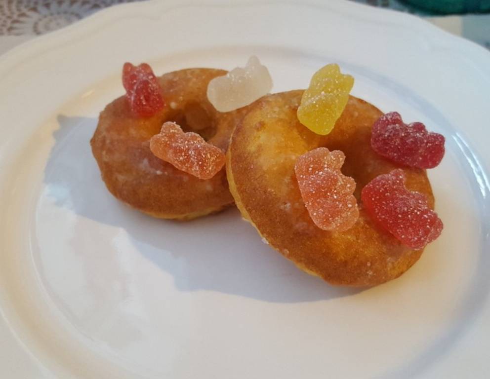 Donuts mit Gummibärchen Donuts mit Gummibärchen