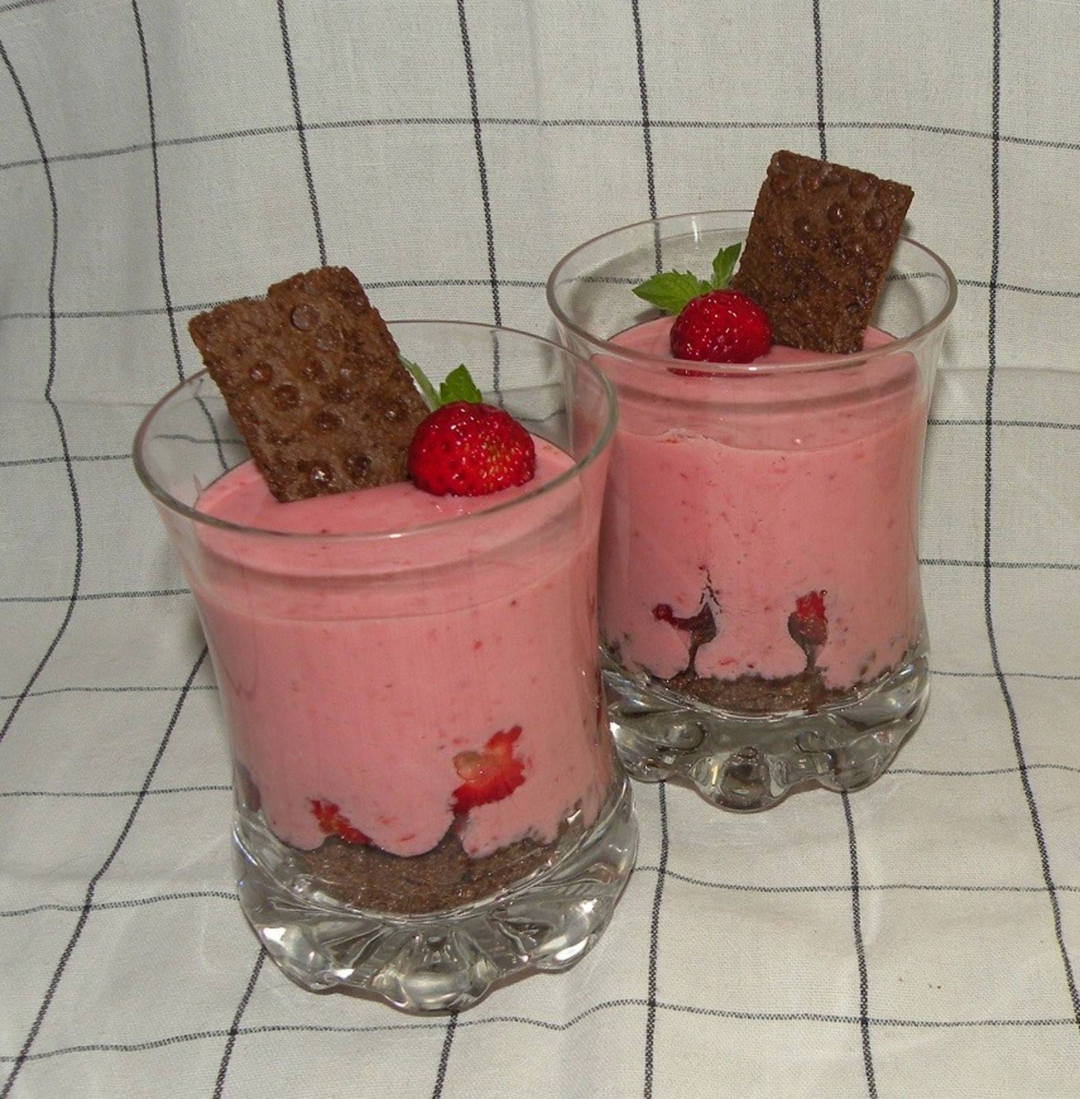 Erdbeer-Joghurtschaum-Dessert