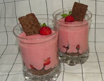 Erdbeer-Joghurtschaum-Dessert
