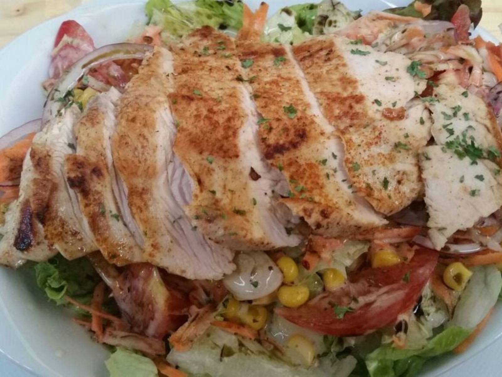 Putenbrust Salat mit Joghurtdressing Rezept - ichkoche.de Putenbrust Salat mit Joghurtdressing Rezept - ichkoche.de