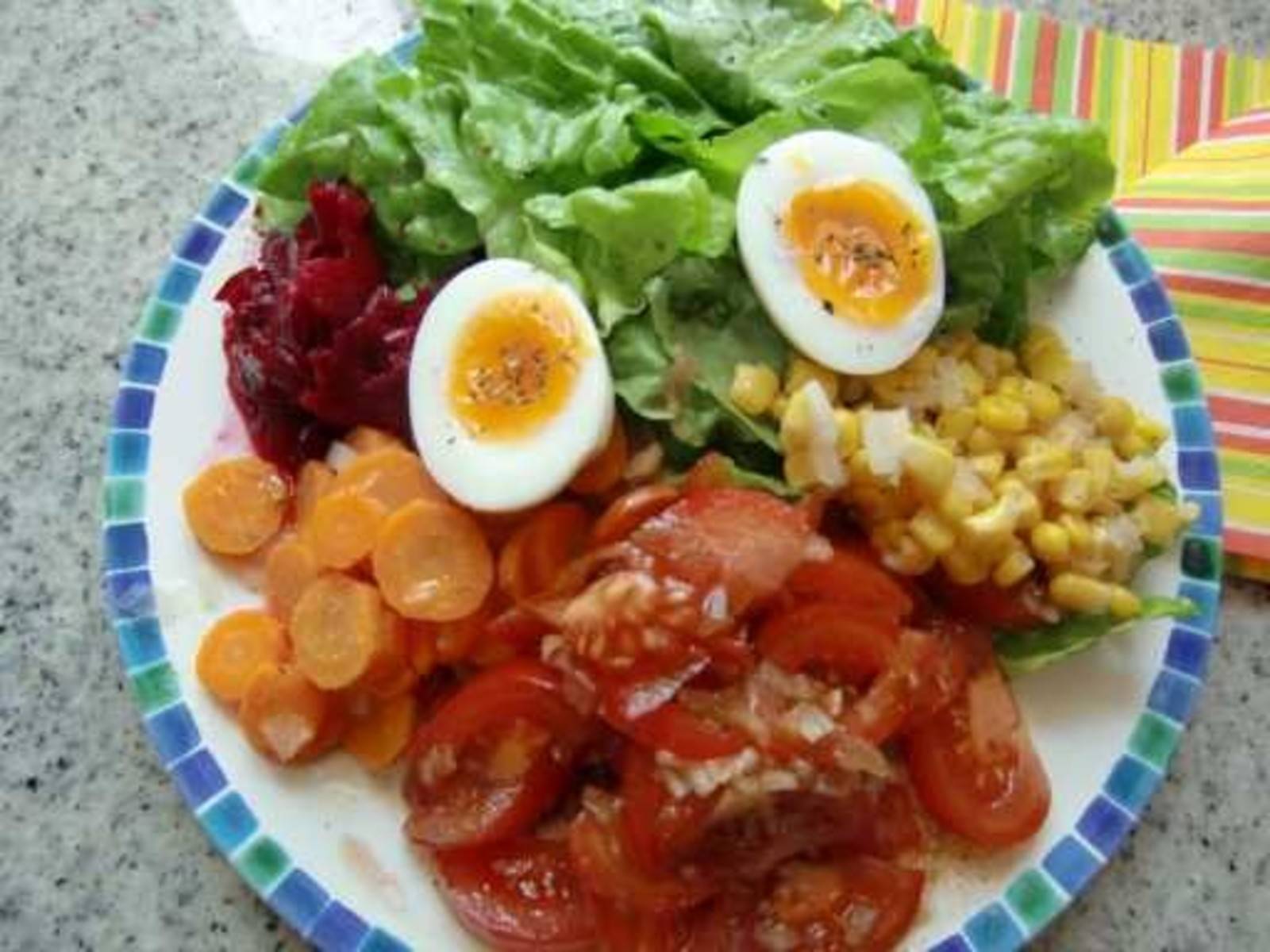 Bunter Salatteller Rezept - ichkoche.ch Bunter Salatteller Rezept - ichkoche.ch