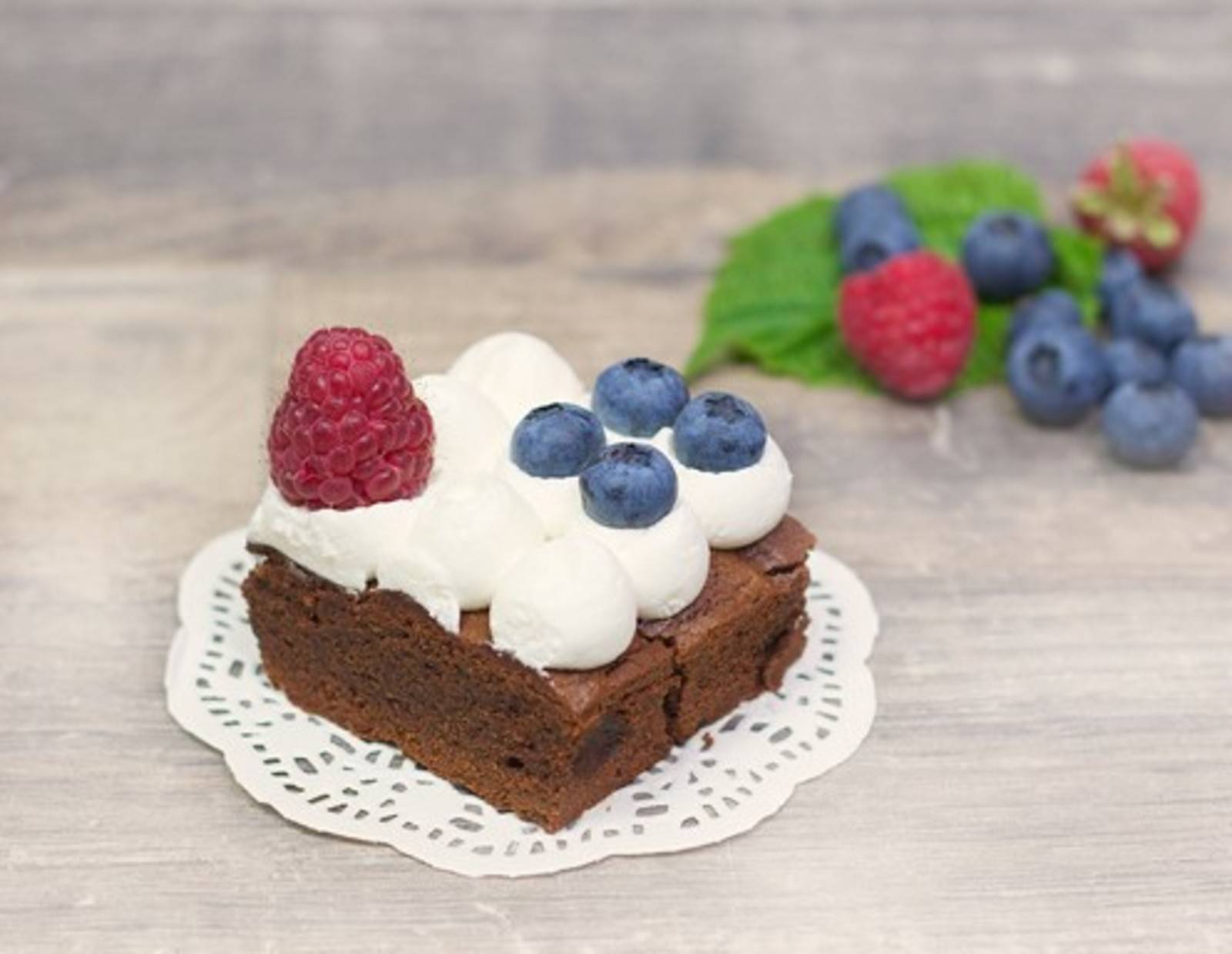 Schokobrownies mit Beeren Rezept
