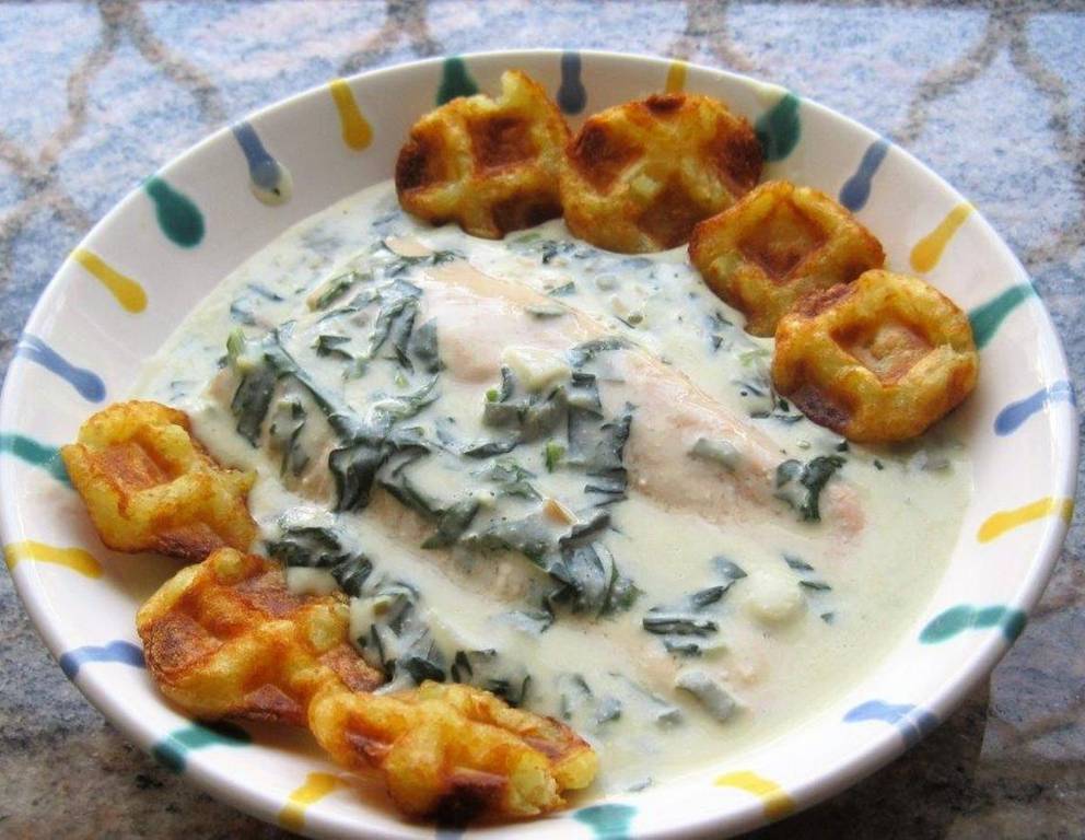 Lachs mit Pakchoisauce und Röstiwaffeln Lachs mit Pakchoisauce und Röstiwaffeln