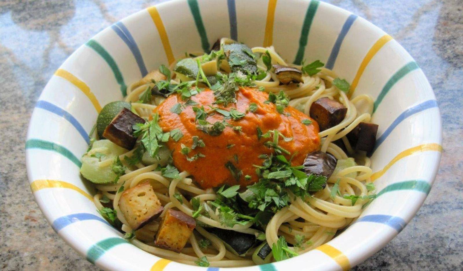 Pasta mit Grill-Gemüse und Paprika-Zwiebelsauce Rezept - ichkoche.ch Pasta mit Grill-Gemüse und Paprika-Zwiebelsauce Rezept - ichkoche.ch