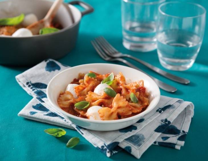 Farfalle mit Pesto Rosso und Mozzarella