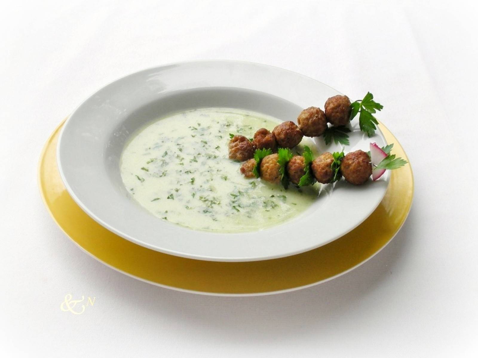 Petersiliensuppe mit Hackbällchen Rezept - ichkoche.de