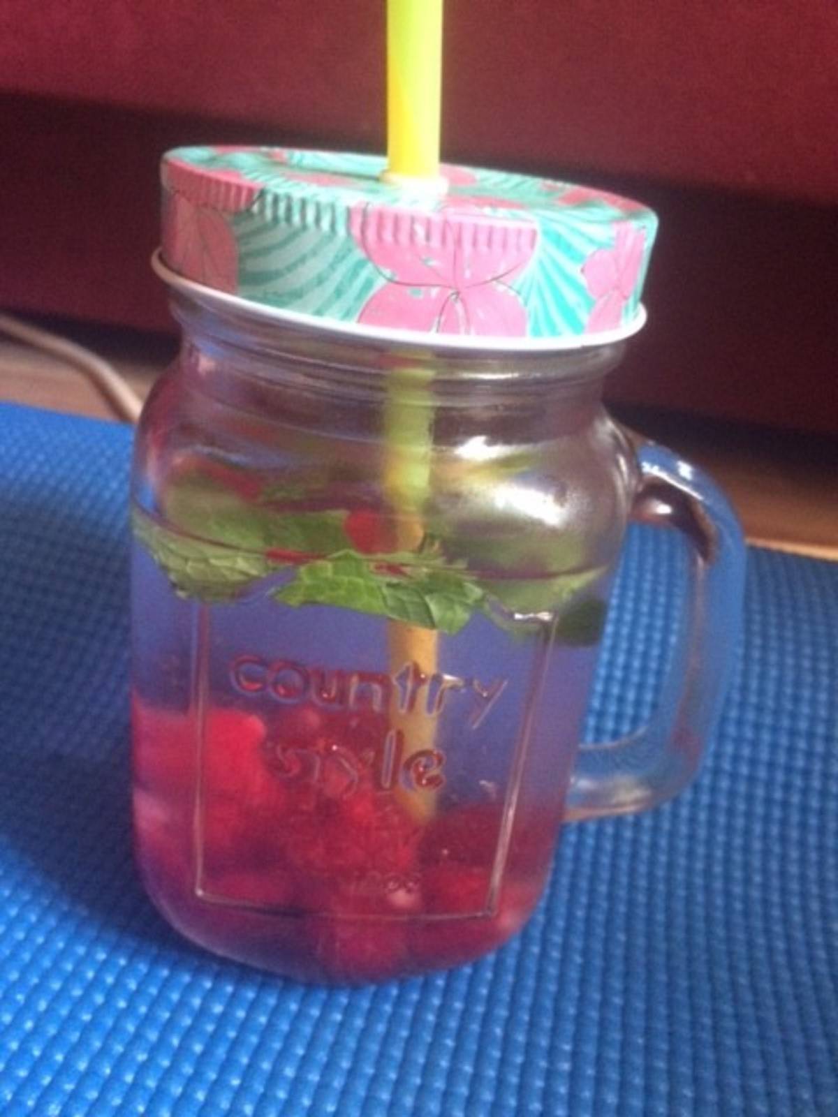 Detoxwasser mit Himbeeren