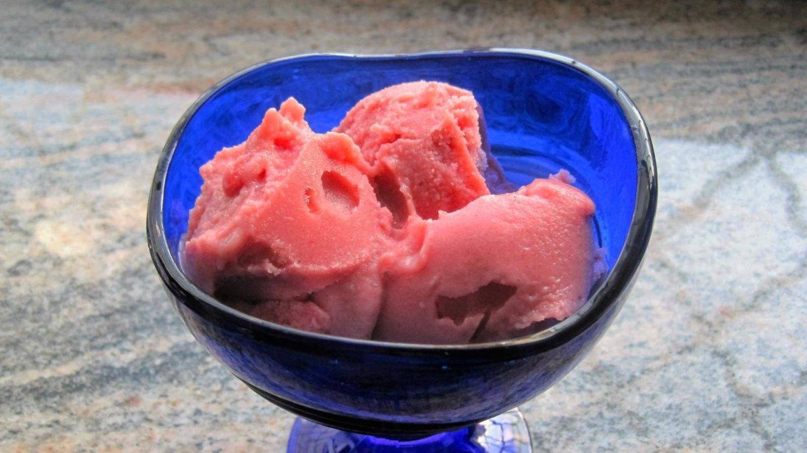 Erdbeer-Banane-Joghurteis Rezept - ichkoche