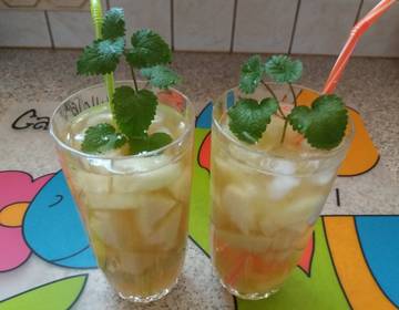 Holunderblüten-Eistee mit Honigmelone Holunderblüten-Eistee mit Honigmelone