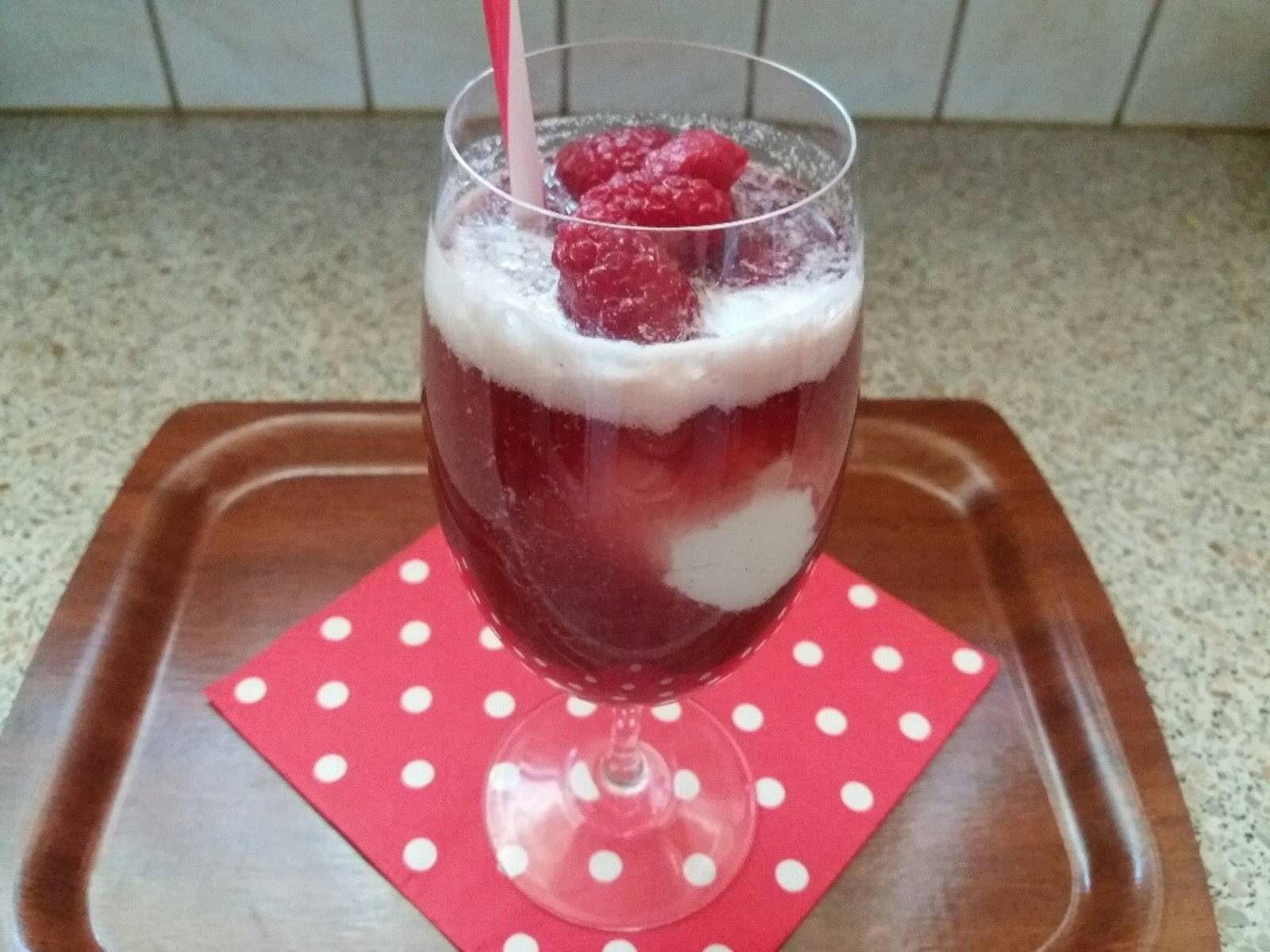 Himbeer-Eistee mit Vanilleeis Rezept - ichkoche.de