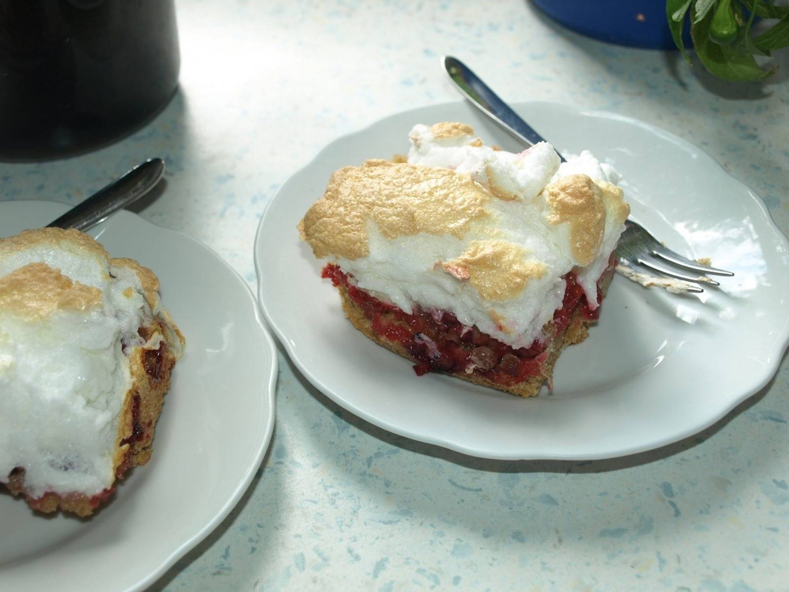 Ribiselkuchen mit Schneehaube