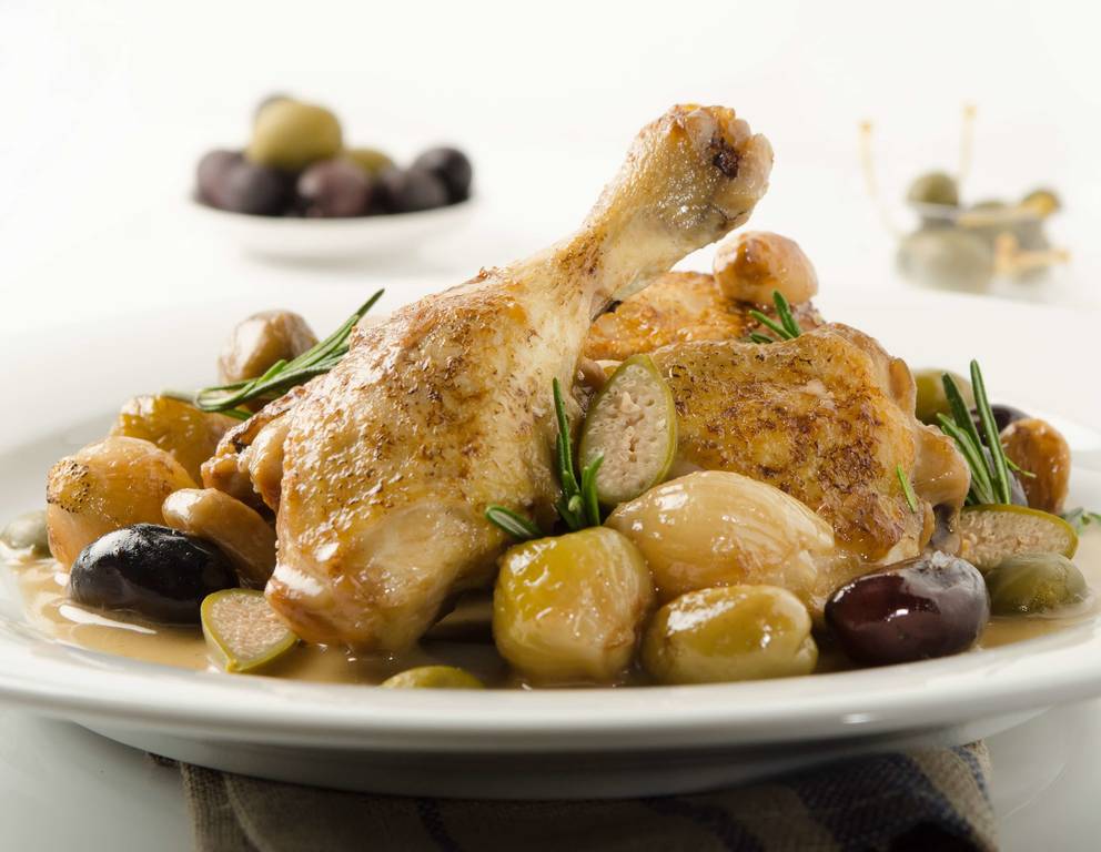 Geschmortes Hendl mit Knoblauch und Oliven Geschmortes Hendl mit Knoblauch und Oliven