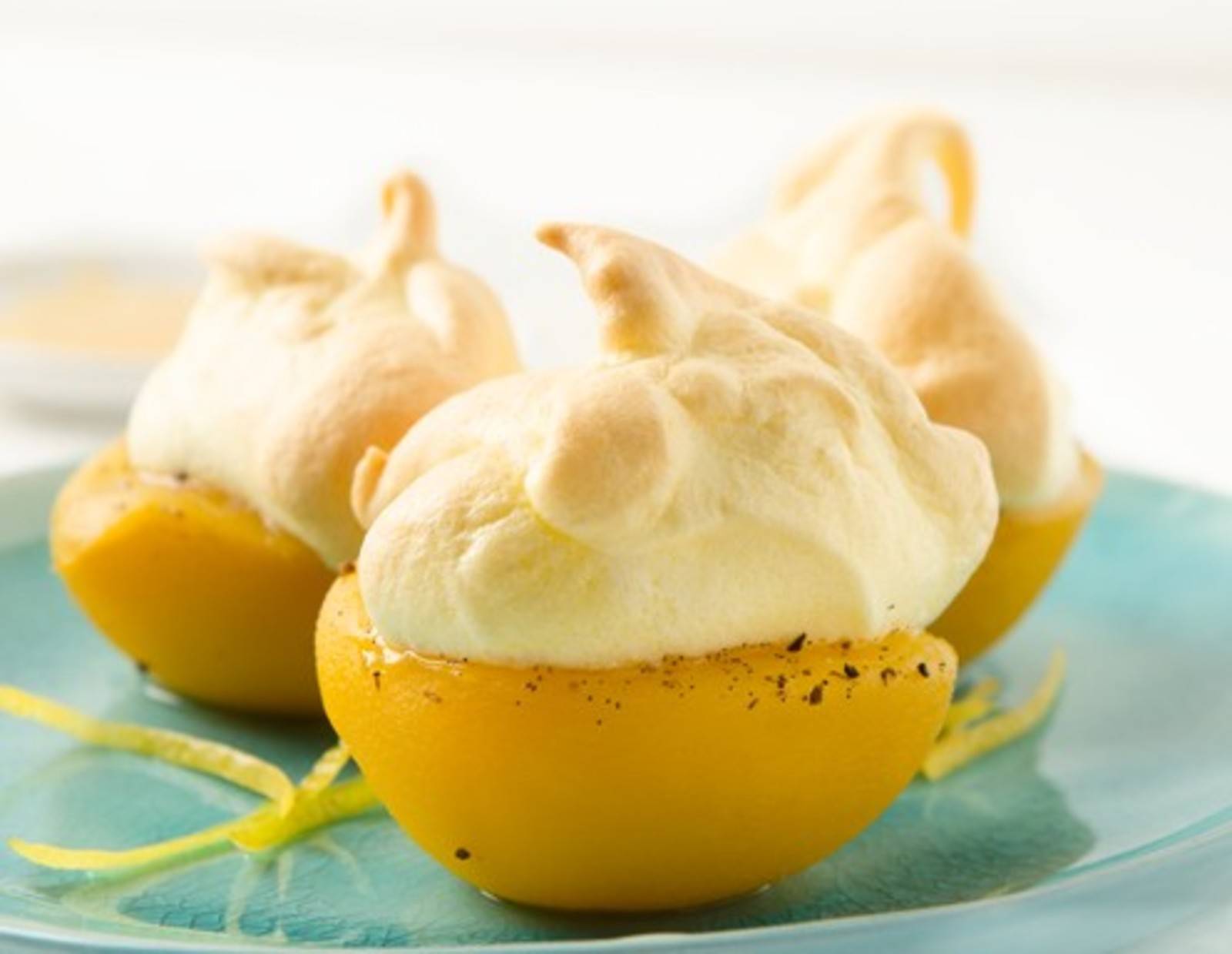 Überbackene Pfirsiche mit Marzipan Rezept