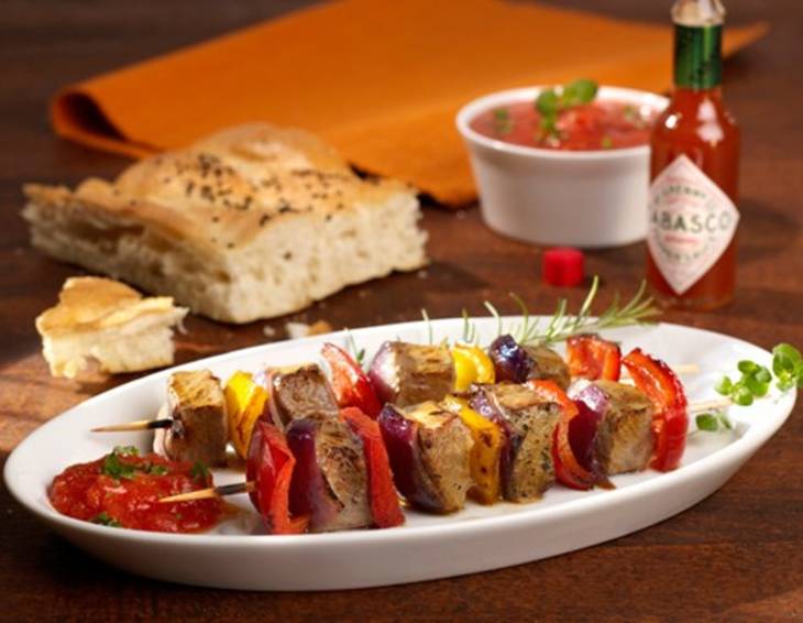 Lammspieße mit roter Salsa Lammspieße mit roter Salsa