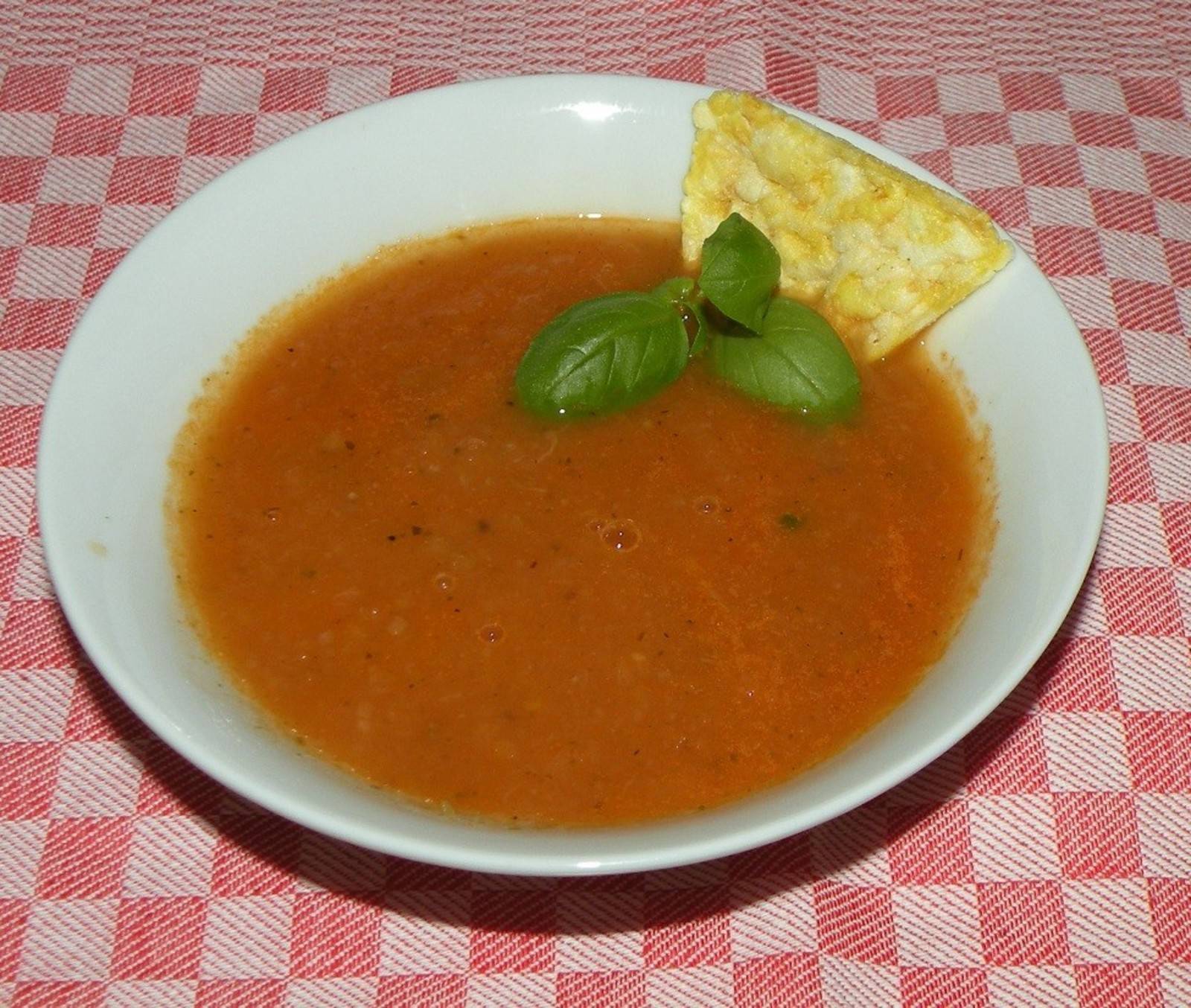 Scharfe Eiszapfen Tomatensuppe