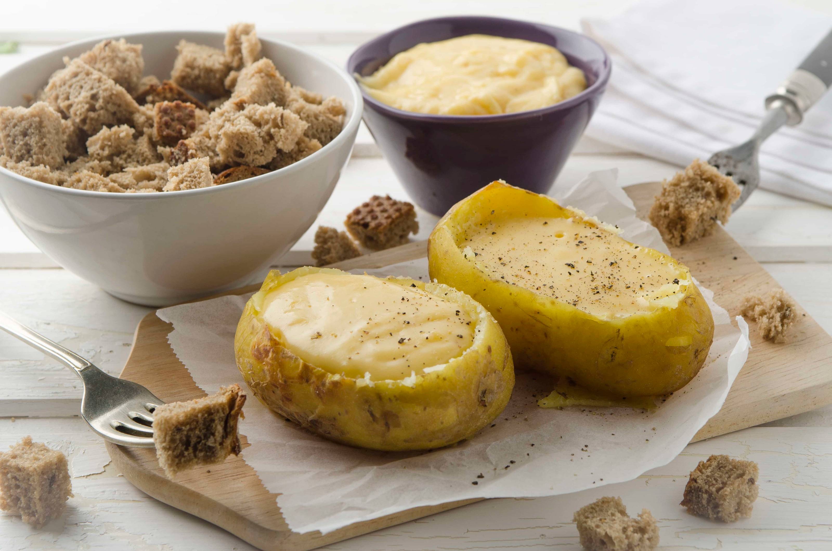 Ofenkartoffeln gefüllt mit Käsefondue Rezept
