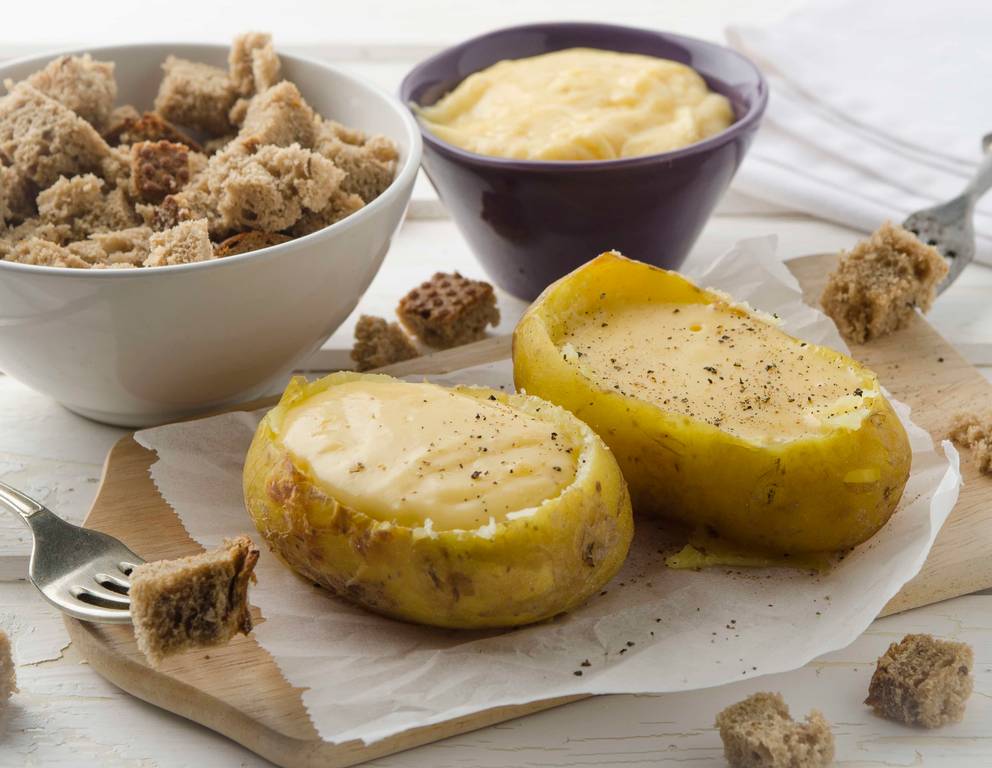 Ofenkartoffeln gefüllt mit Käsefondue Ofenkartoffeln gefüllt mit Käsefondue