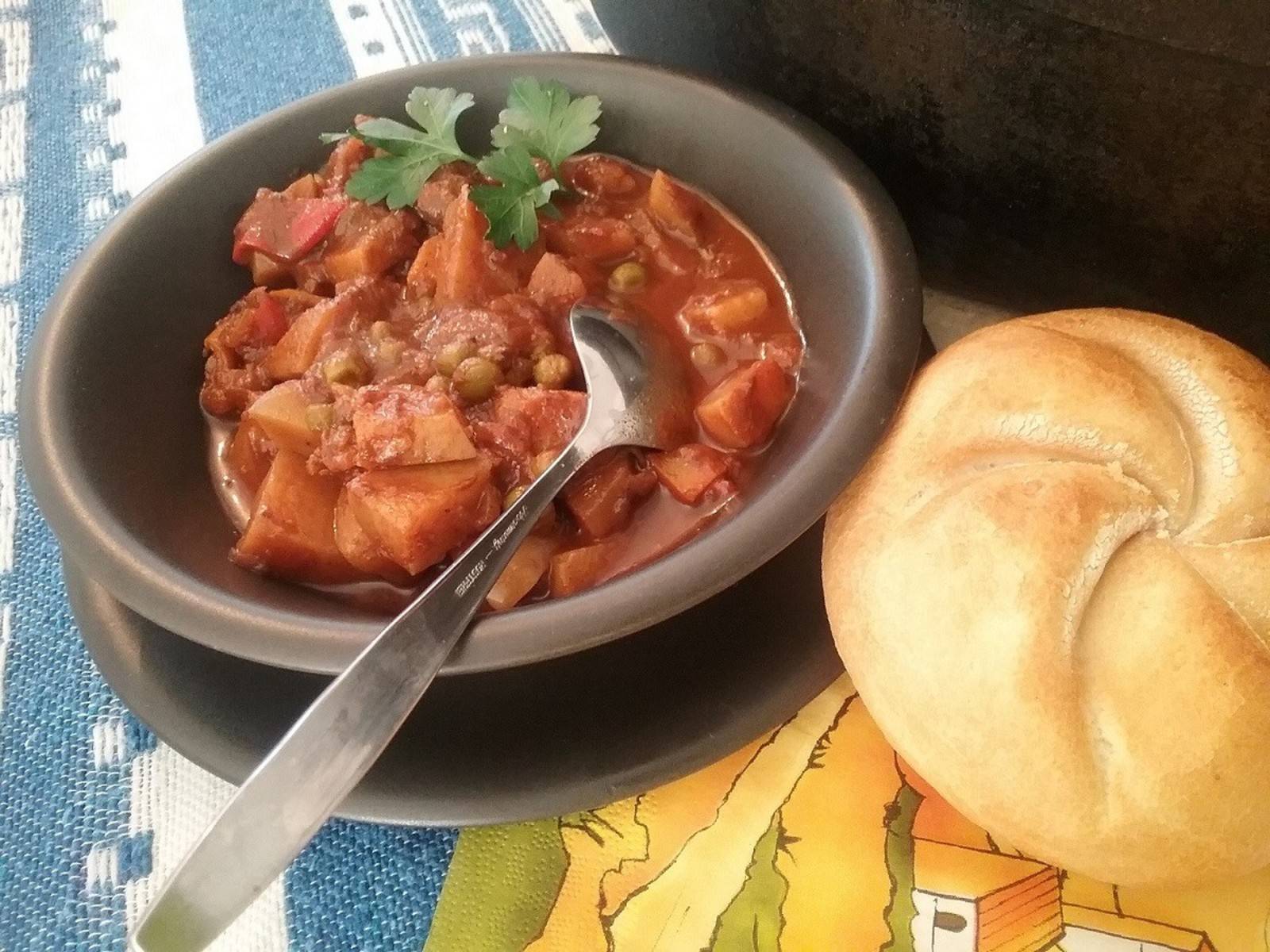 Feurige Gulaschsuppe Rezept - ichkoche.at Feurige Gulaschsuppe Rezept - ichkoche.at