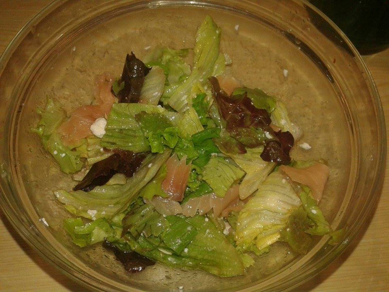 Sommersalat mit Lachs Rezept - ichkoche.de Sommersalat mit Lachs Rezept - ichkoche.de