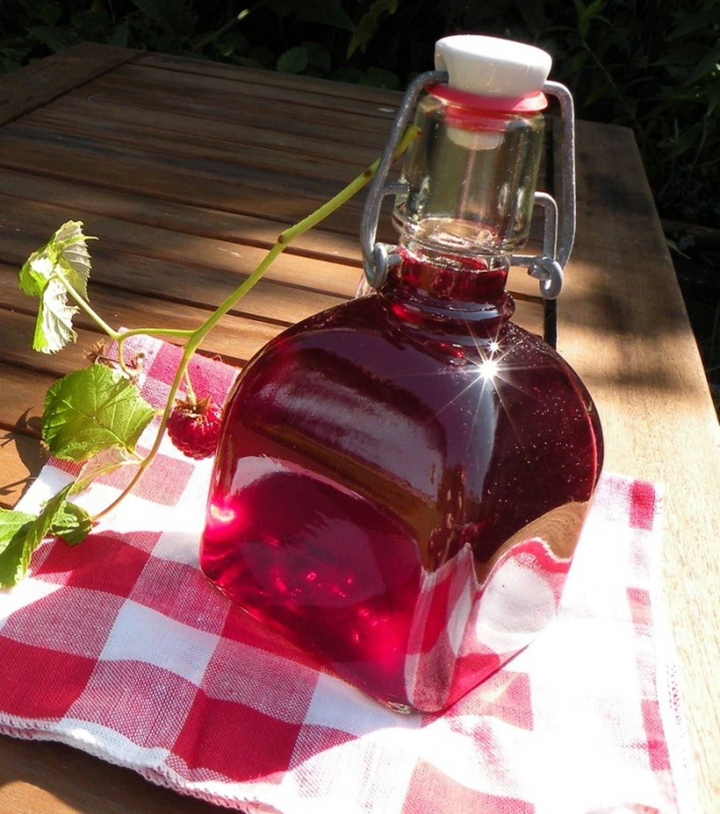 Himbeerlimonade mit Essig angesetzt