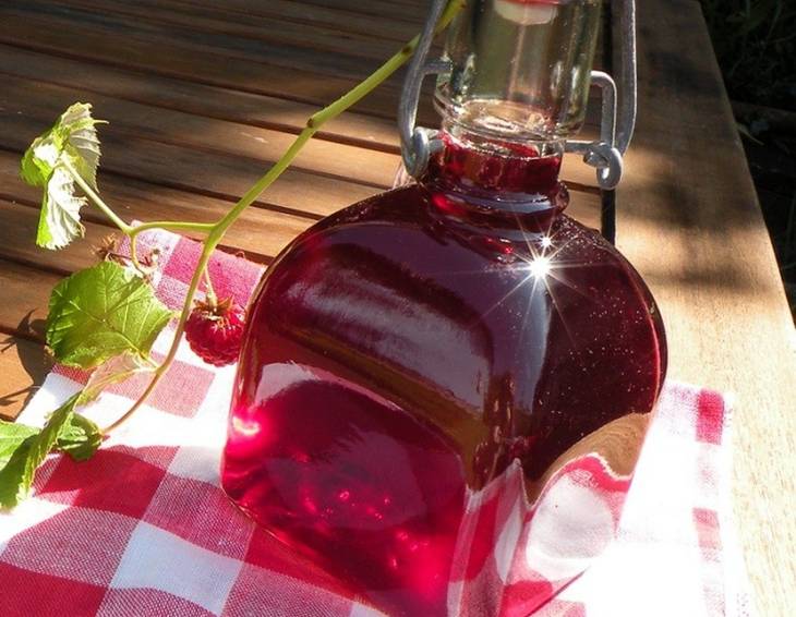 Himbeerlimonade mit Essig angesetzt Himbeerlimonade mit Essig angesetzt