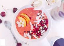 Ribisel-Pfirsich-Banane Smoothiebowl