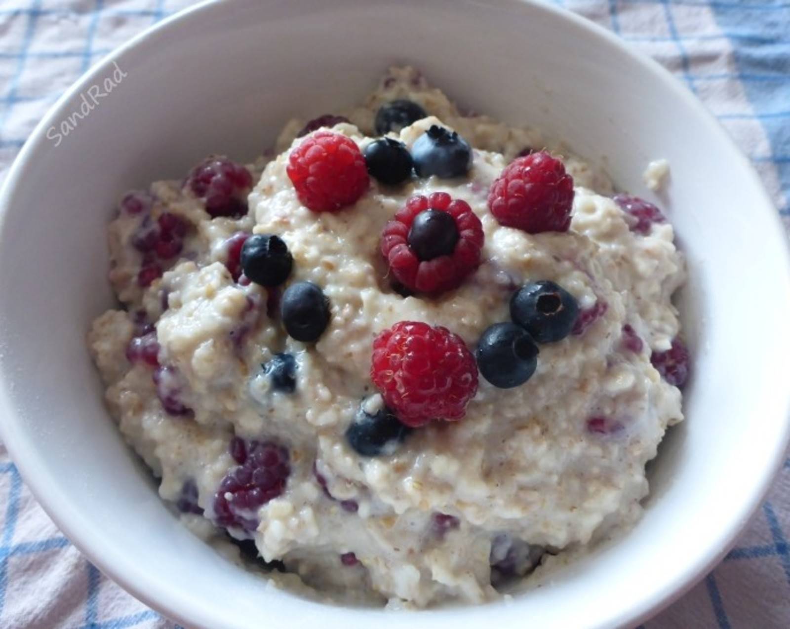 Frühstücksbrei mit Beeren